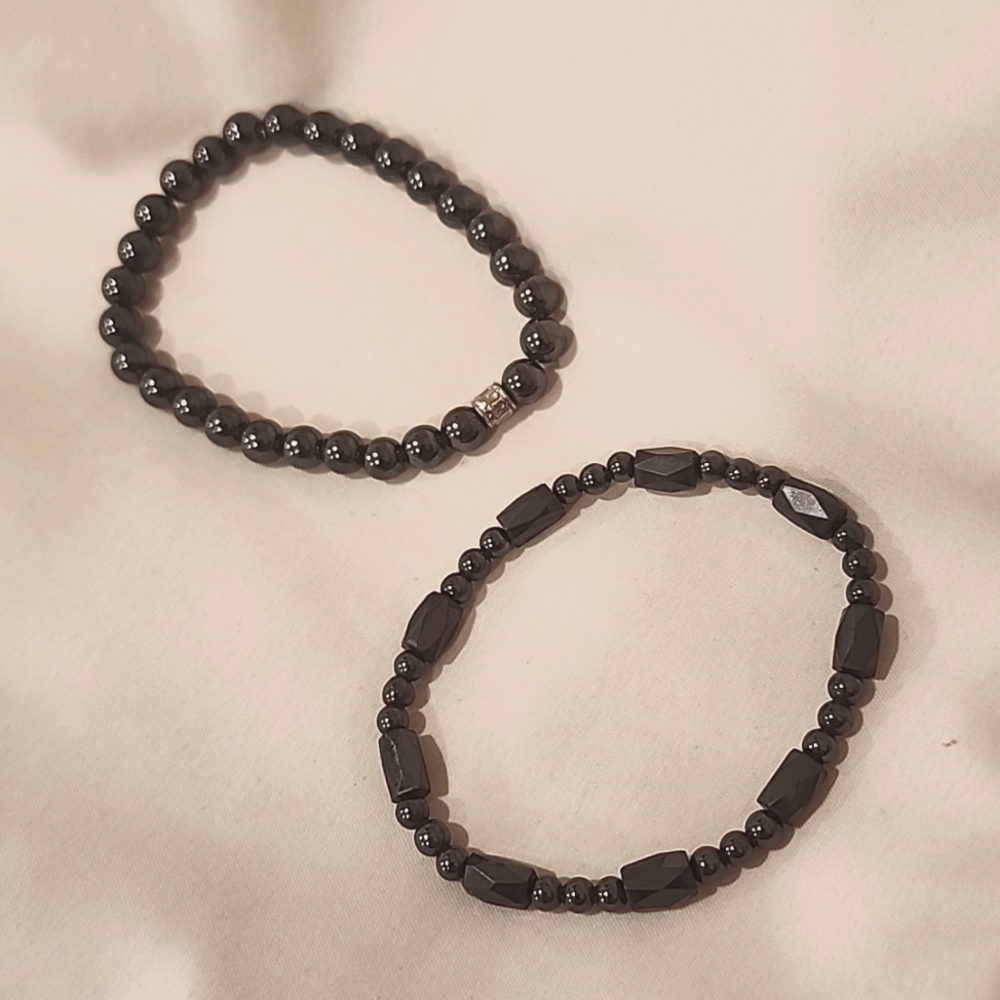 Set of 2 hematite stretch bracelets
